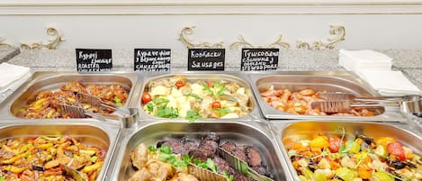 Daily continental breakfast (UAH 595 per person)