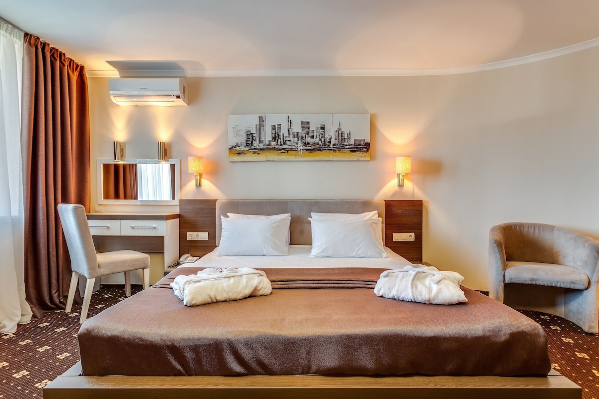 1 bedroom, minibar, in-room safe, desk