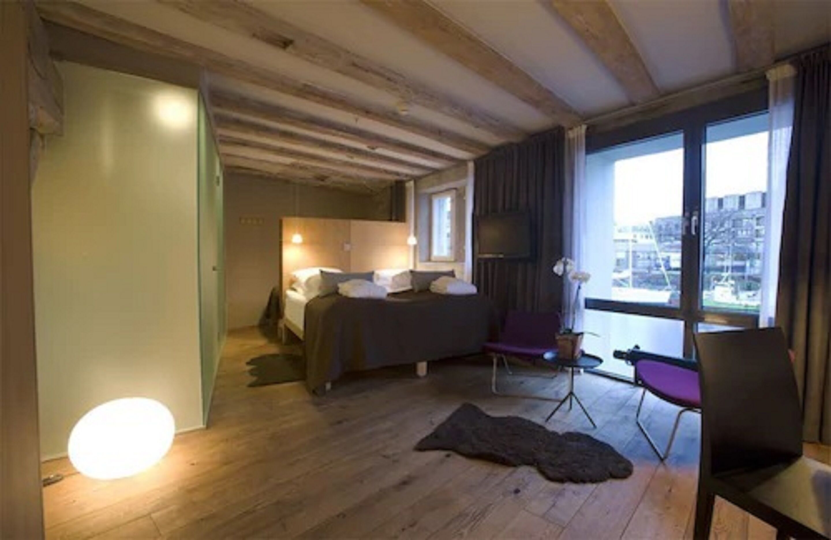 junior studio suite | 1 bedroom, pillow-top beds, desk, laptop workspace