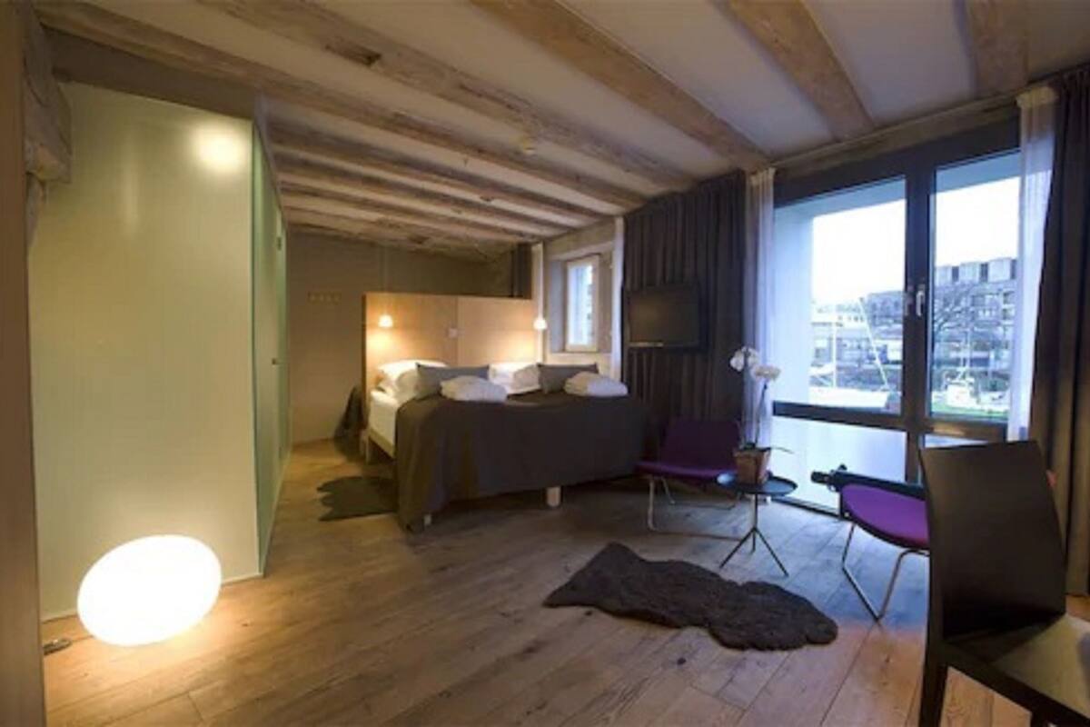 junior studio suite | 1 bedroom, pillow-top beds, desk, laptop workspace