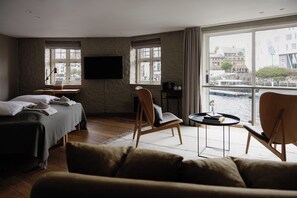 Junior Suite  | Pillowtop beds, desk, laptop workspace, free WiFi - Hotel Brosundet (Ålesund)