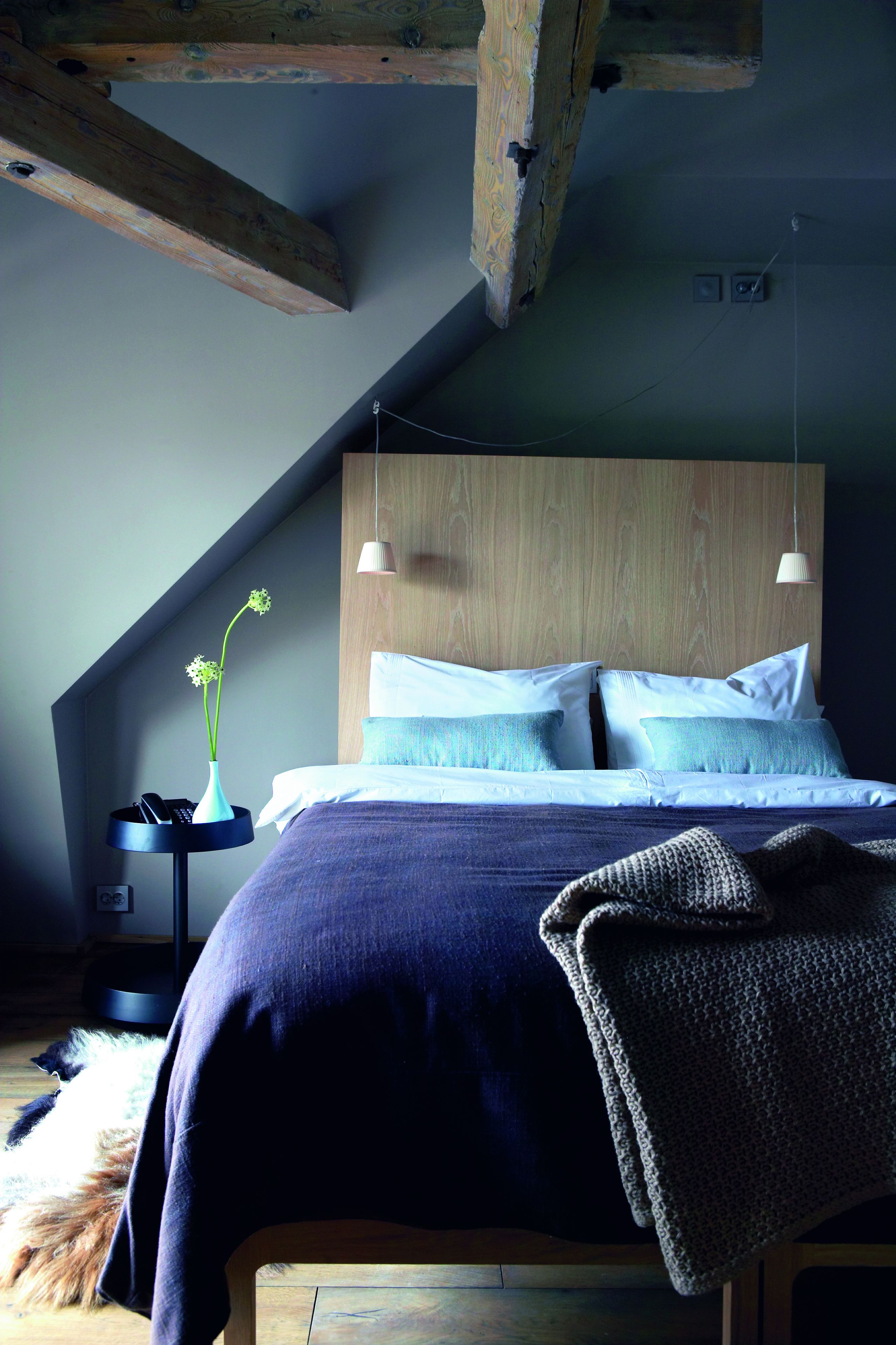 1 bedroom, pillow-top beds, desk, laptop workspace