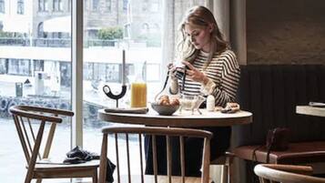 Gratis frukostbuffé varje dag