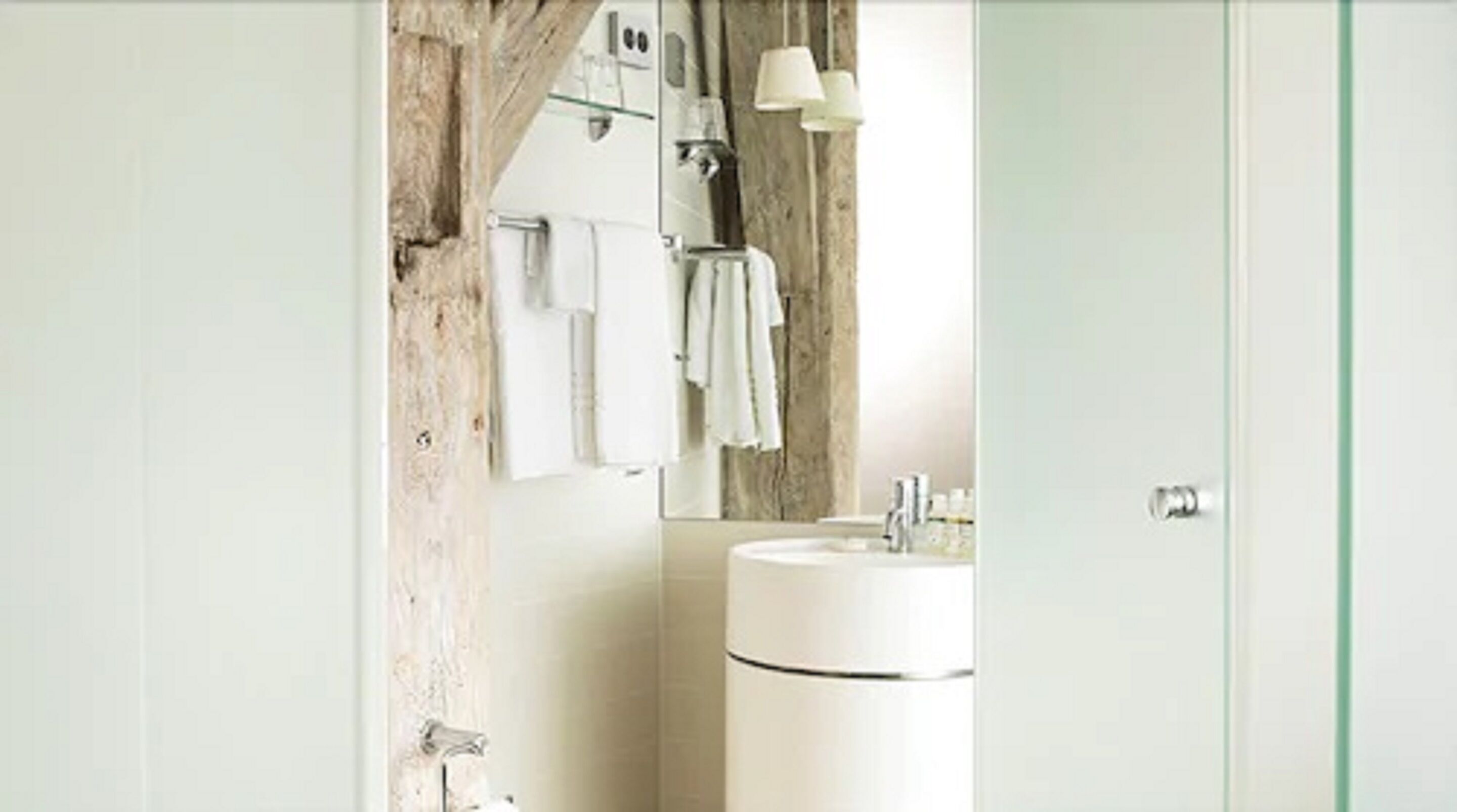 standard double room | bathroom | shower, hair dryer, towels