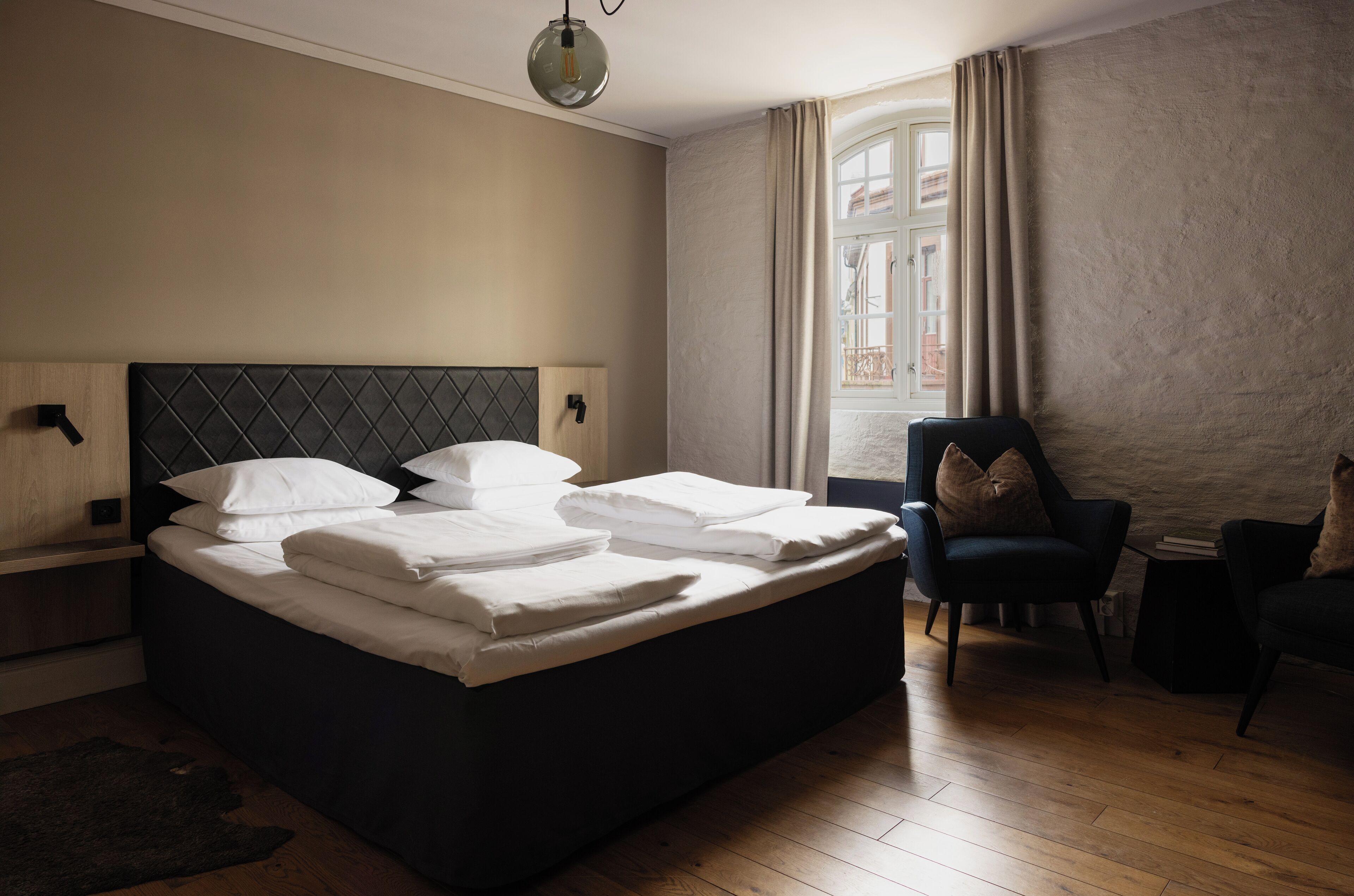 Standard Double Room  | เตียงพร้อมฟูกเสริมที่นอน, โต๊ะทำงาน, พื้นที่ทำงานแบบใช้แล็ปท็อป