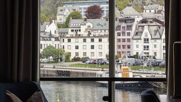 Standard Double Room with Seaview | Tilam berlapik, meja, ruang kerja komputer riba, Wi-fi percuma