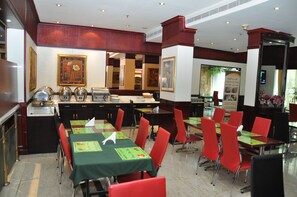 Restaurant - Claridge Hotel (Dubai)