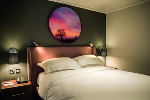 Premier Suite | In-room safe, desk, iron/ironing board, free cribs/infant beds