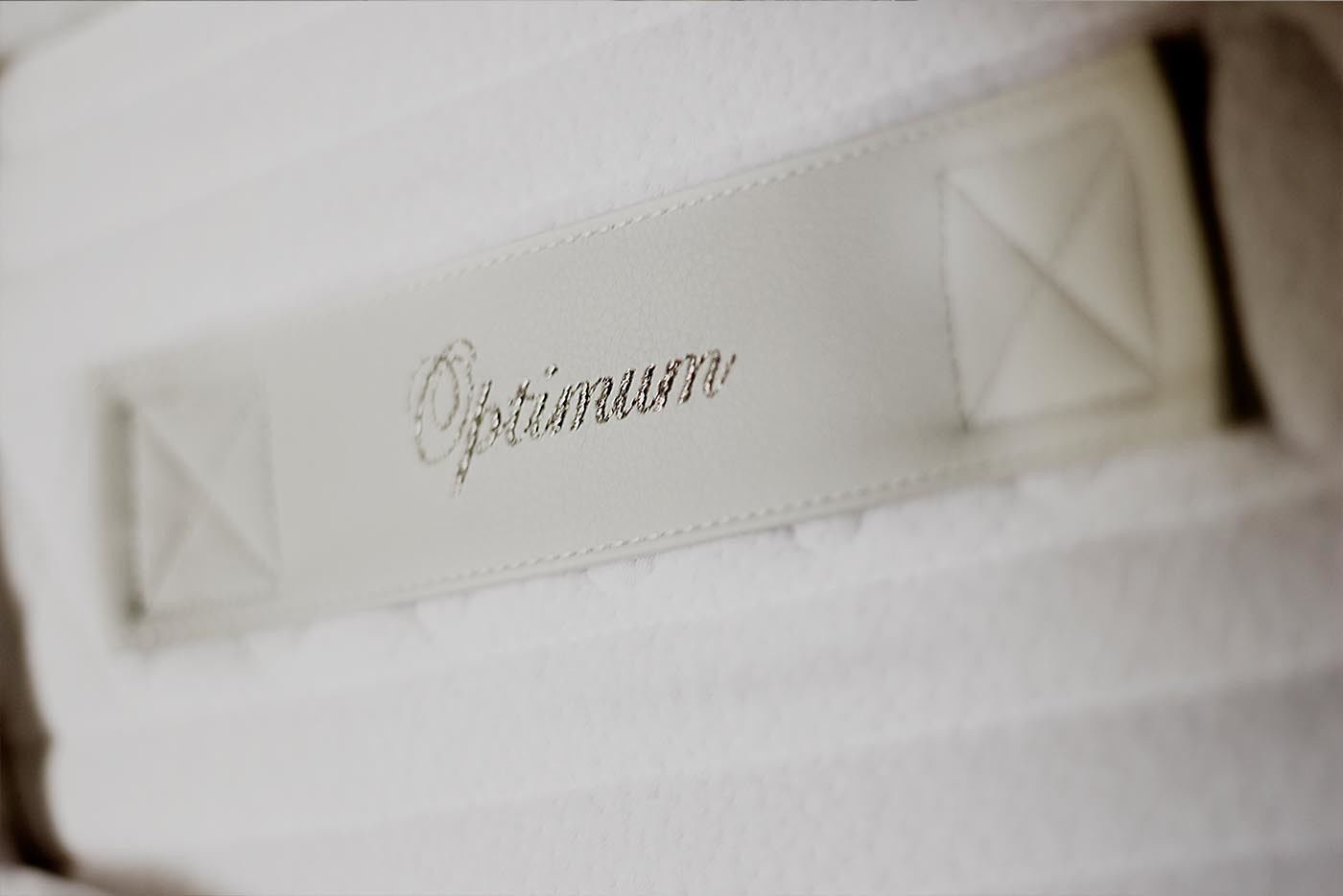 A white tag with the word "Optimum" on it.