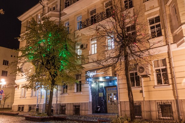 Façade de l’hébergement - soirée/nuit