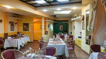 Bar (trong khuôn viên)