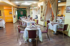 Frühstück, Mittagessen, Abendessen, moderne, europäische Küche