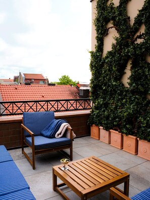 Deluxe-Suite, 1 King-Bett und Schlafsofa, Nichtraucher, Terrasse | Terrasse/Patio
