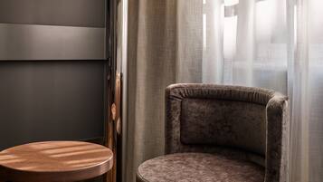 Premium bedding, in-room safe, desk, laptop workspace