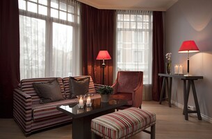 Large Studio | 客厅 | 26-英寸纯平电视 （配备数码频道）、电视