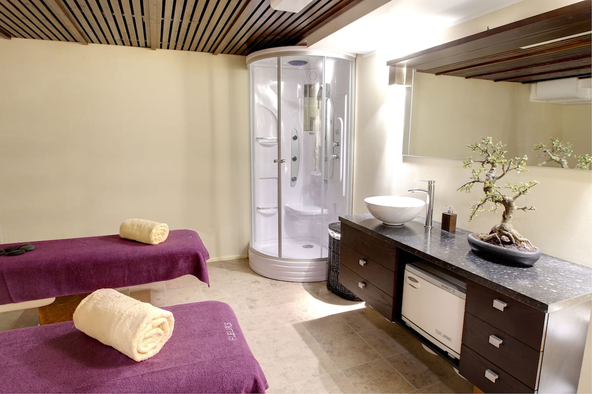 couples treatment room(s), body treatments, aromatherapy