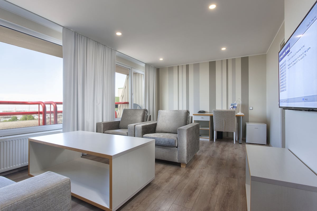 Marine Suite with Sauna | Coffre-fort, bureau, rideaux dâobscurcissement, accĂšs au Wi-Fi (inclus)