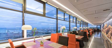 매일 뷔페 아침 식사(1인당 EUR 12)