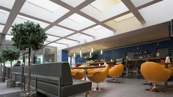 2 bars/lounges