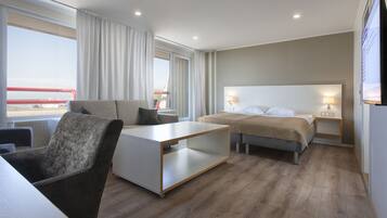 Marine Deluxe Room | Tallelokero huoneessa, työpöytä, pimennysverhot, ilmainen Wi-Fi