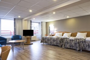 Marine Suite with Sauna | In-room safe, desk, blackout drapes, free WiFi