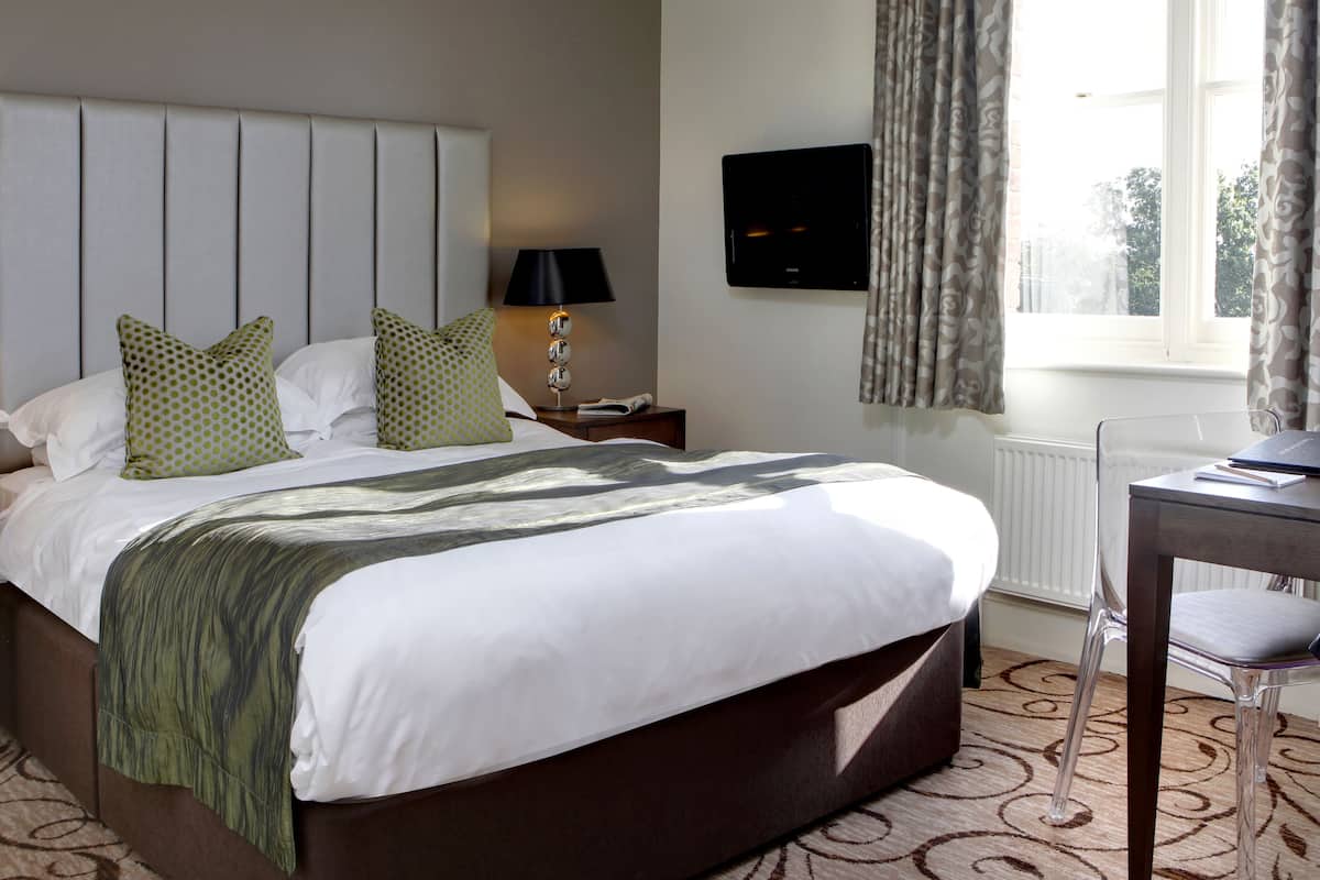Classic Double Room | 1 bedroom, in-room safe, individually decorated, individually furnished