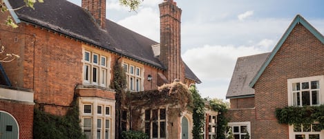 Façana frontal de l'allotjament