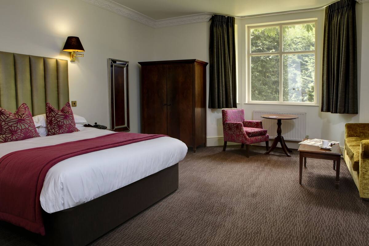 Deluxe Double Room | In-room safe, desk, iron/ironing board, WiFi (free)