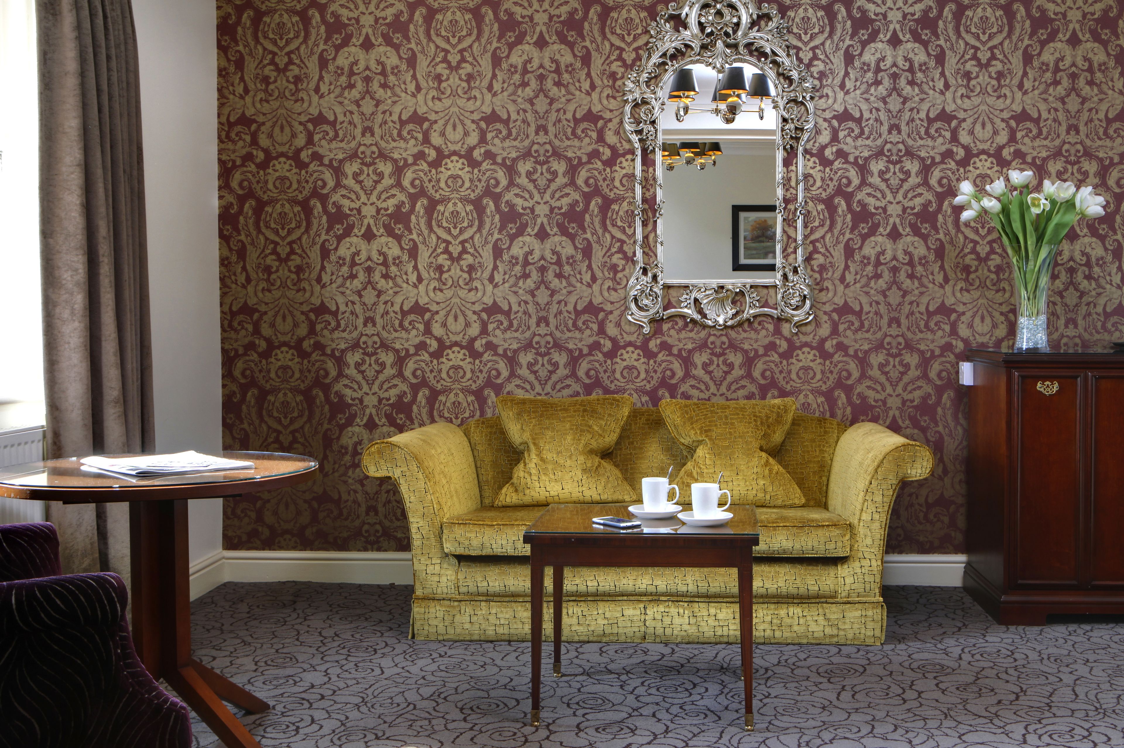 suite (external) | living area | flat-screen tv