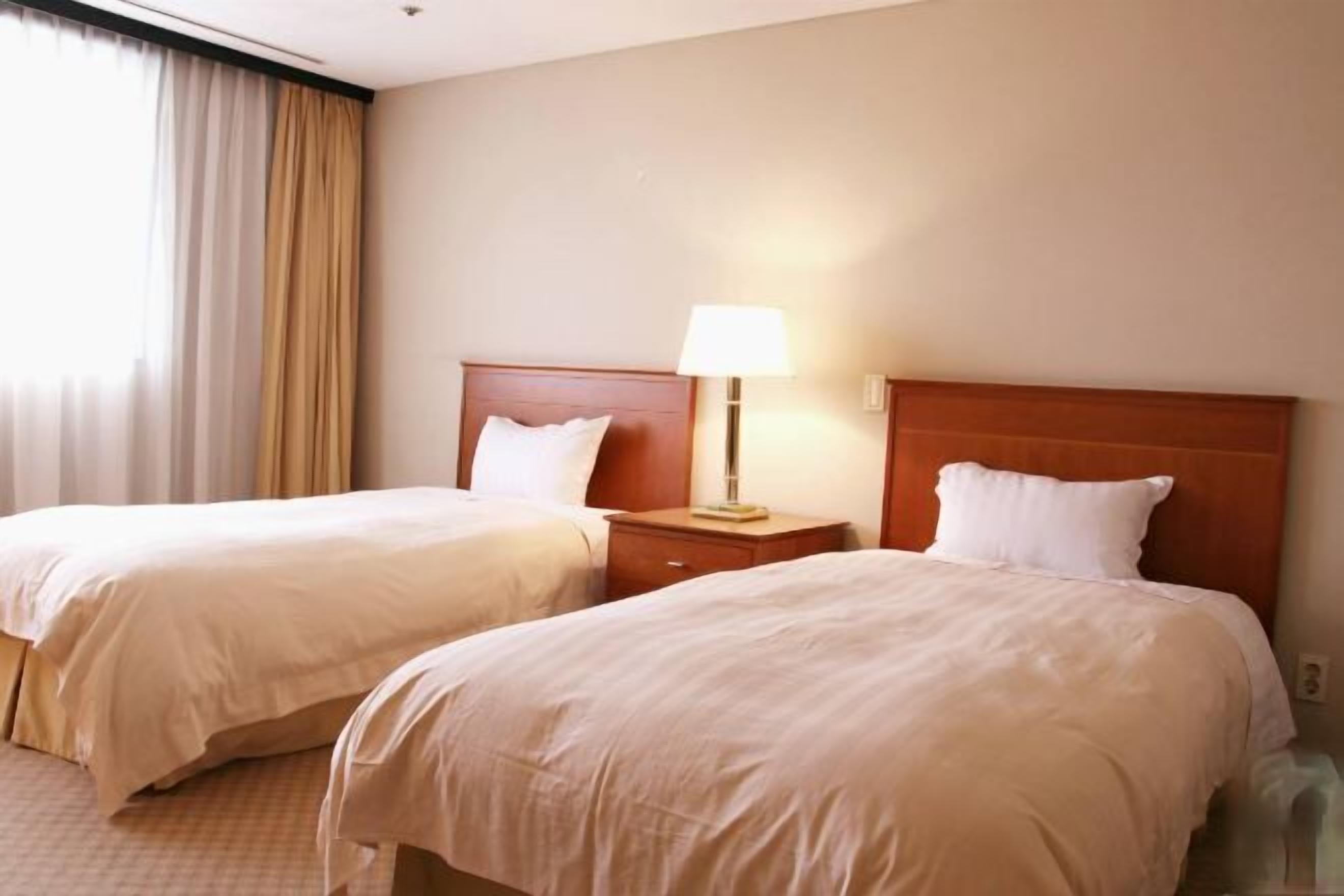 In-room safe, blackout curtains, Internet, bed sheets