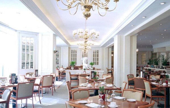 Daily buffet breakfast for a fee