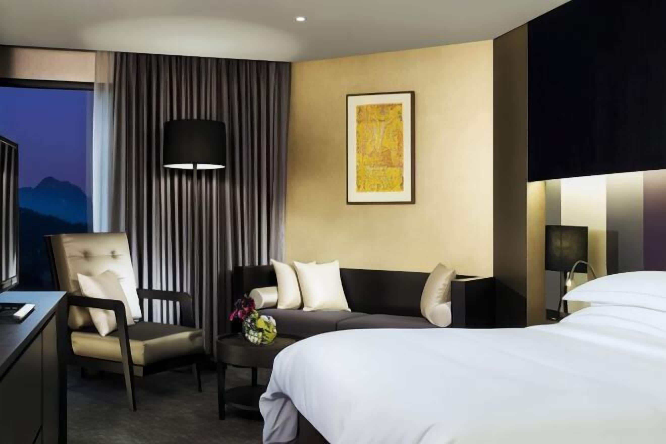 Coffres-forts dans les chambres, rideaux occultants, Internet