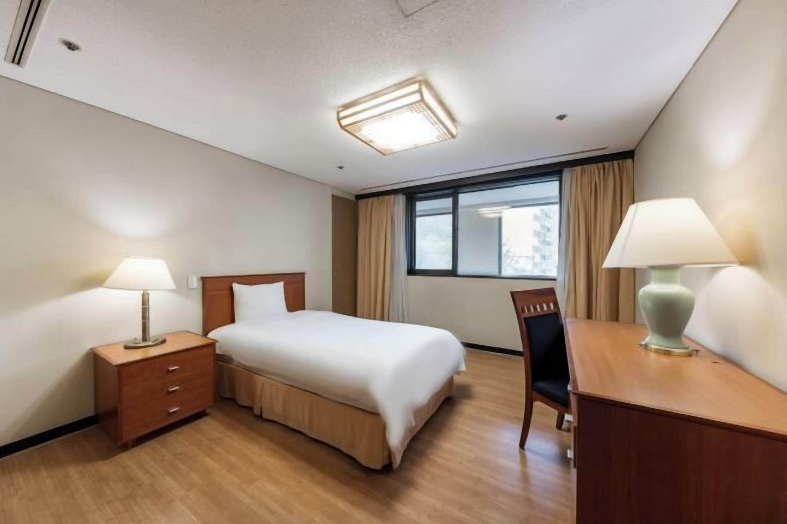 Coffres-forts dans les chambres, rideaux occultants, Internet