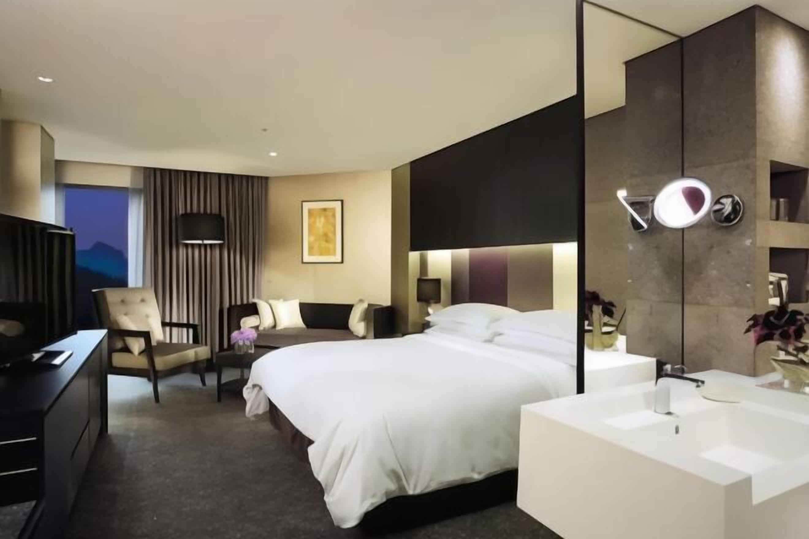 Coffres-forts dans les chambres, rideaux occultants, Internet