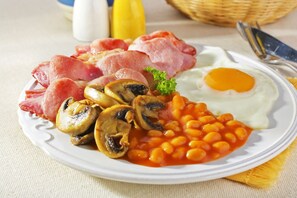 Desayuno inglés (GBP 12.50 por persona) 