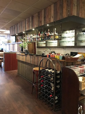 Bar (en el alojamiento)