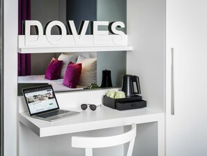 Coffres-forts dans les chambres, bureau, rideaux occultants