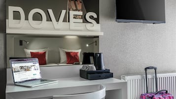 Familienzimmer, Mehrere Betten | Zimmersafe, Schreibtisch, Verdunkelungsvorhänge, Bügeleisen/Bügelbrett