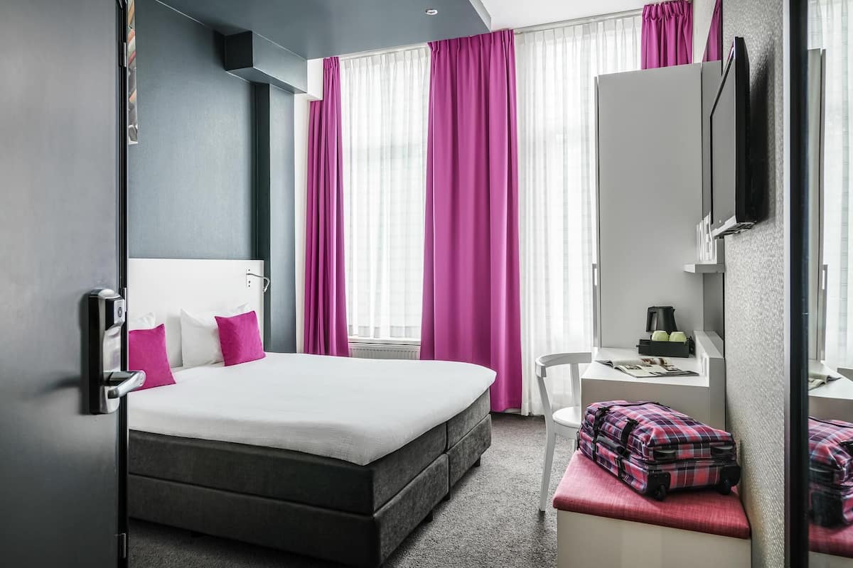 Phòng đôi, 1 giường đôi | Két bảo mật tại phòng, bàn, màn/rèm cản sáng, bàn ủi/dụng cụ ủi quần áo