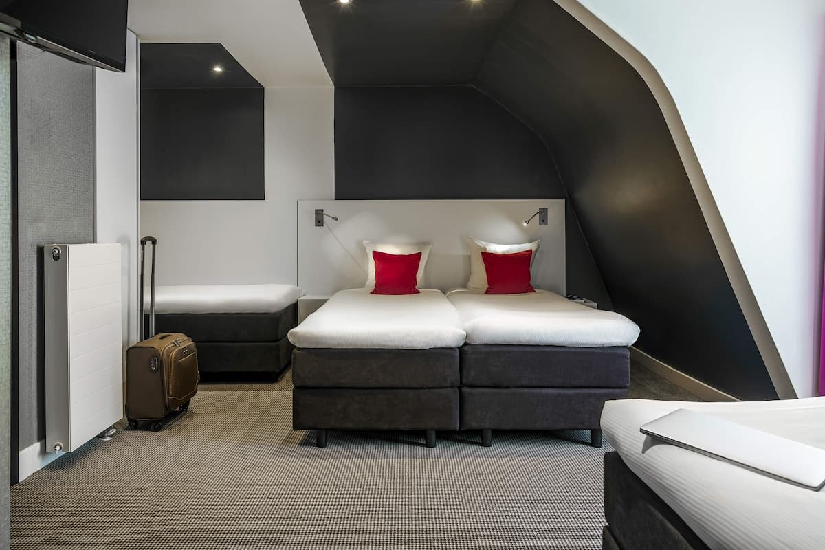 Family Room, Multiple Beds