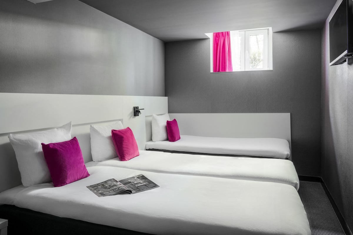Family Room, 3 Single Beds (Basement)