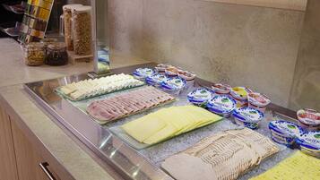 Tägliches Frühstücksbuffet gegen Gebühr