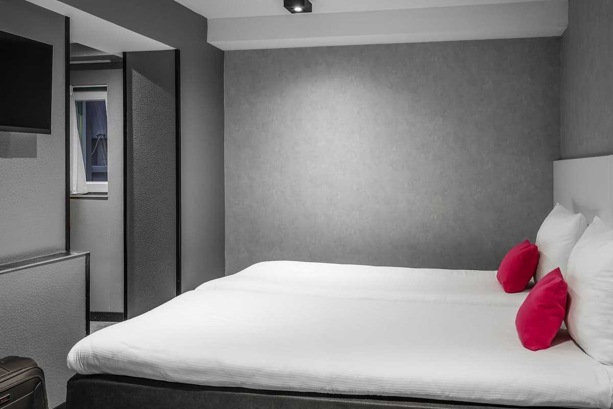 Twin Room, 2 Single Beds (Basement)