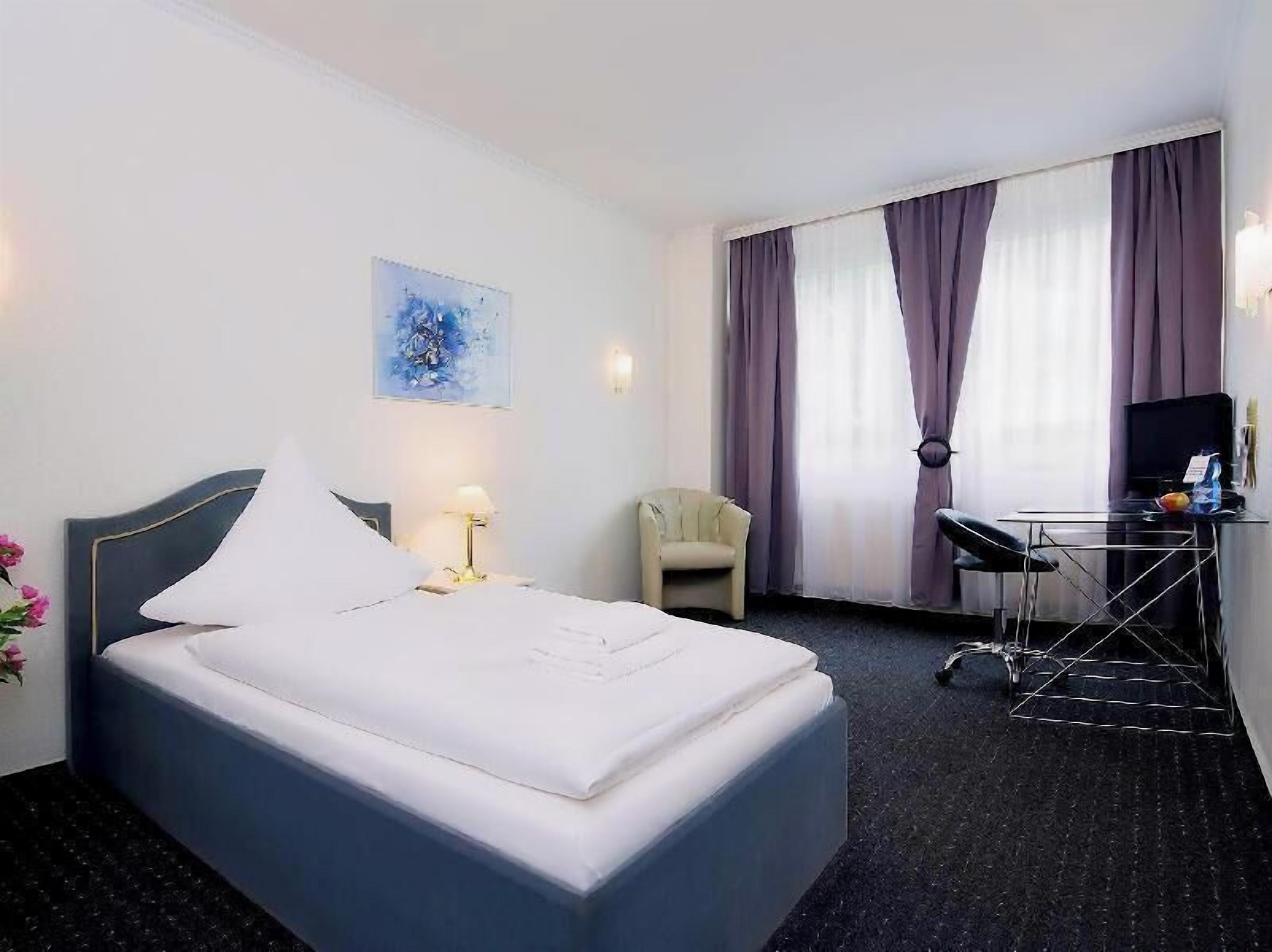 Minibar, coffres-forts dans les chambres, bureau, chambres insonorisées