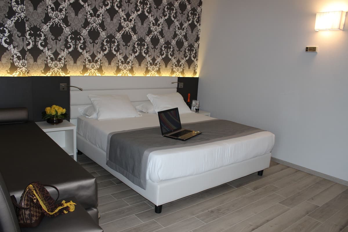 Minibar, desk, free WiFi, bed sheets