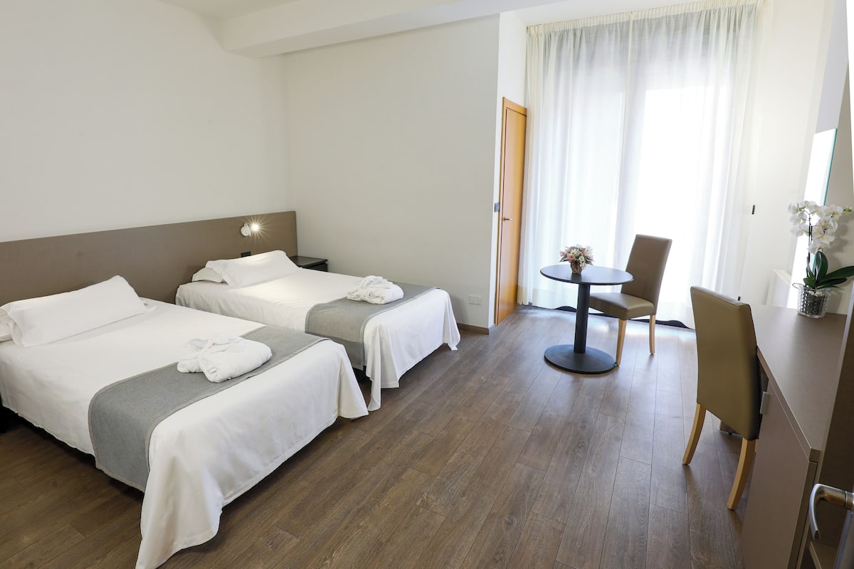 Minibar, desk, free WiFi, bed sheets