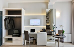 Deluxe uso singolo, balcone | Minibar, desk, free WiFi, bed sheets - Hotel Molino Rosso (Imola)