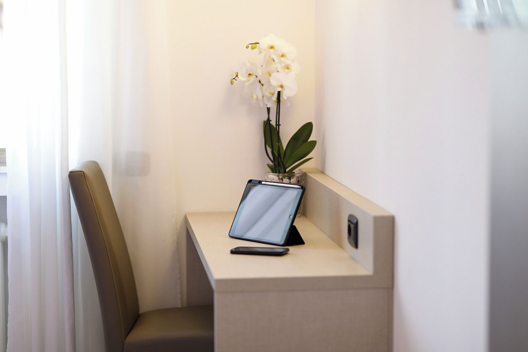 Minibar, escritorio, wifi gratis y ropa de cama 