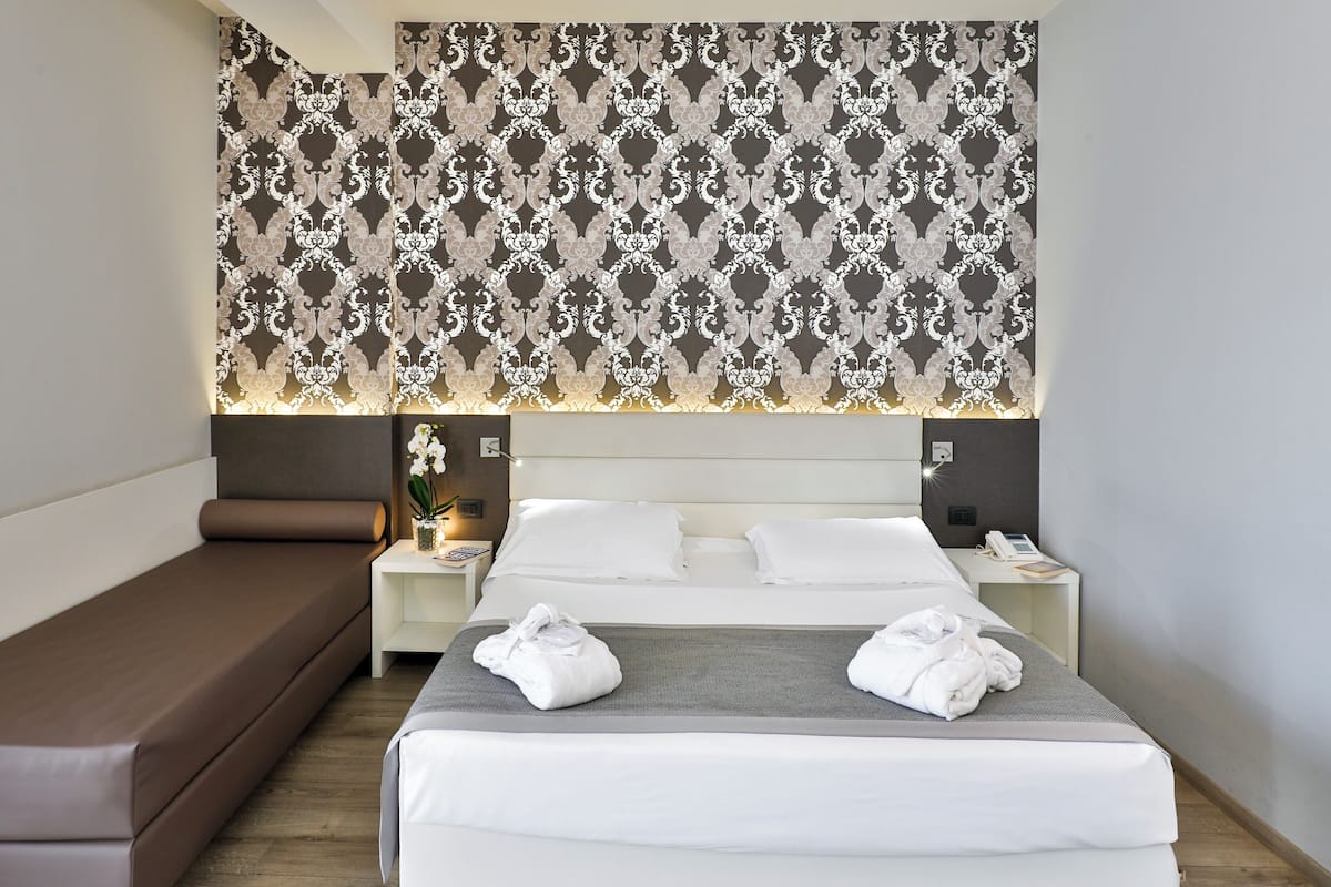 Minibar, desk, free WiFi, bed sheets