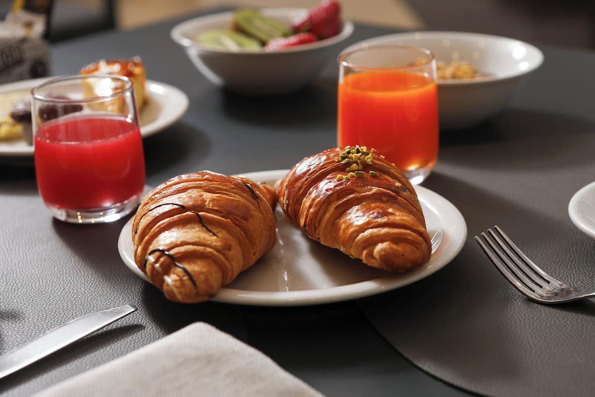 Minibar, desk, free WiFi, bed sheets